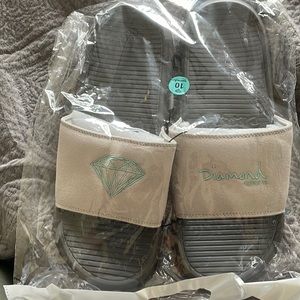 Diamond Supply Co slides size 10